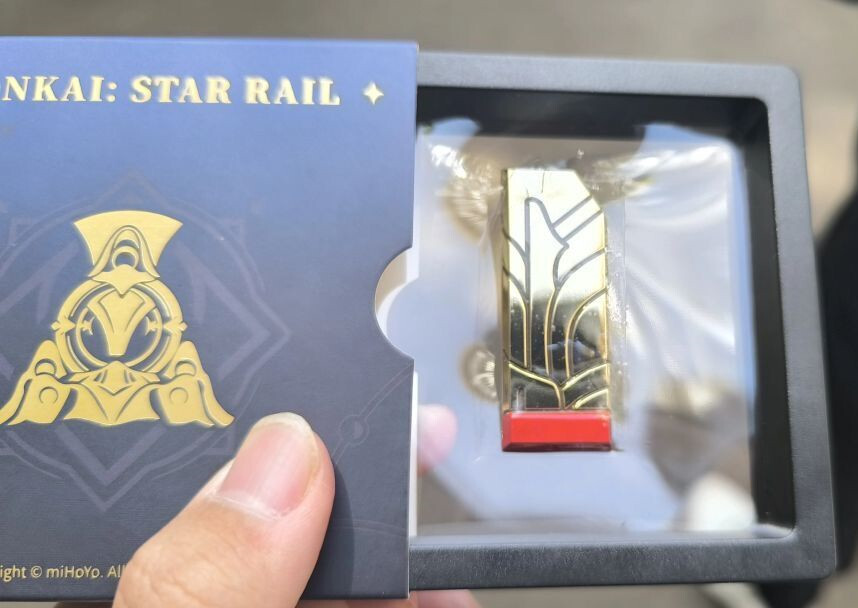 miHoYo Official Honkai: Star Rail Special Pass Ticket Emblem Clamp