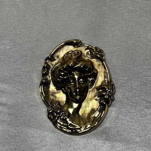 Vintage Gibson Girl Art Nouveau Style Repousse Gold Tone Cameo Pin Brooch