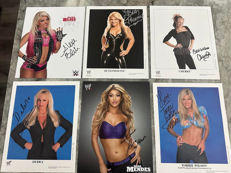 6 WWE Autographs, 2 Hall of Famers! Beth Phoenix, Torrie, Alexa Bliss, Rosa