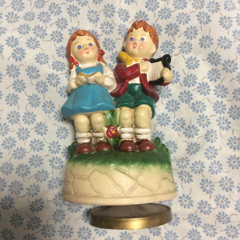 Music Box ● wind up ● Boy and Girl Singing ● plays LARA'S THEME ● Works ● Vintag