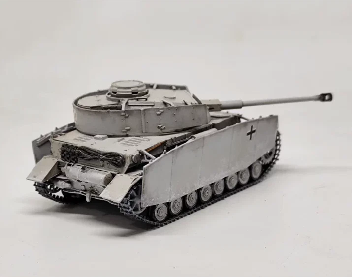 1/72 WWII German Panzer IV Snow Tank H Type Finished Model - Image 3 of 4