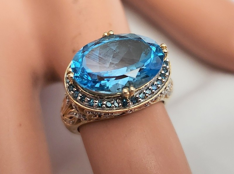 Meda 14kt yg Blue Topaz With Blue Diamonds Ring Size 5.5 gr.