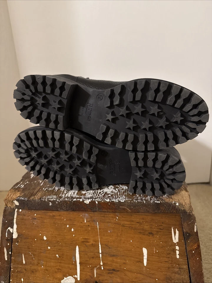 Botas Chelsea femininas RED Valentino com detalhes em arco - Imagem 4 de 4