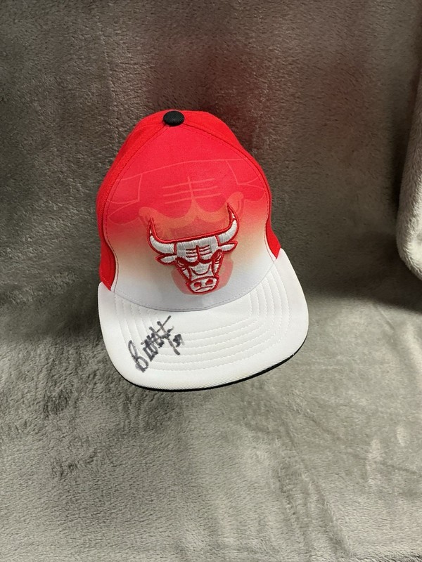 Chicago Bulls Hat Signed By Bill Wennington.