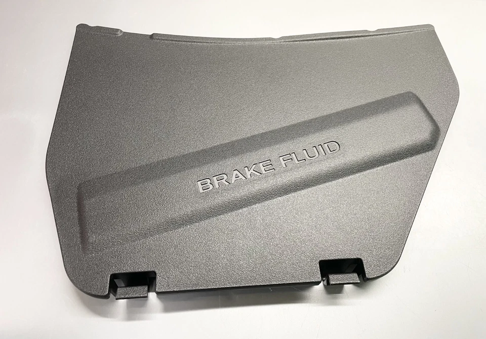 Cubierta maestra de freno Nissan OEM 65275-JF10A para R35 GT-R 2007-2023 Foto 4 de 4