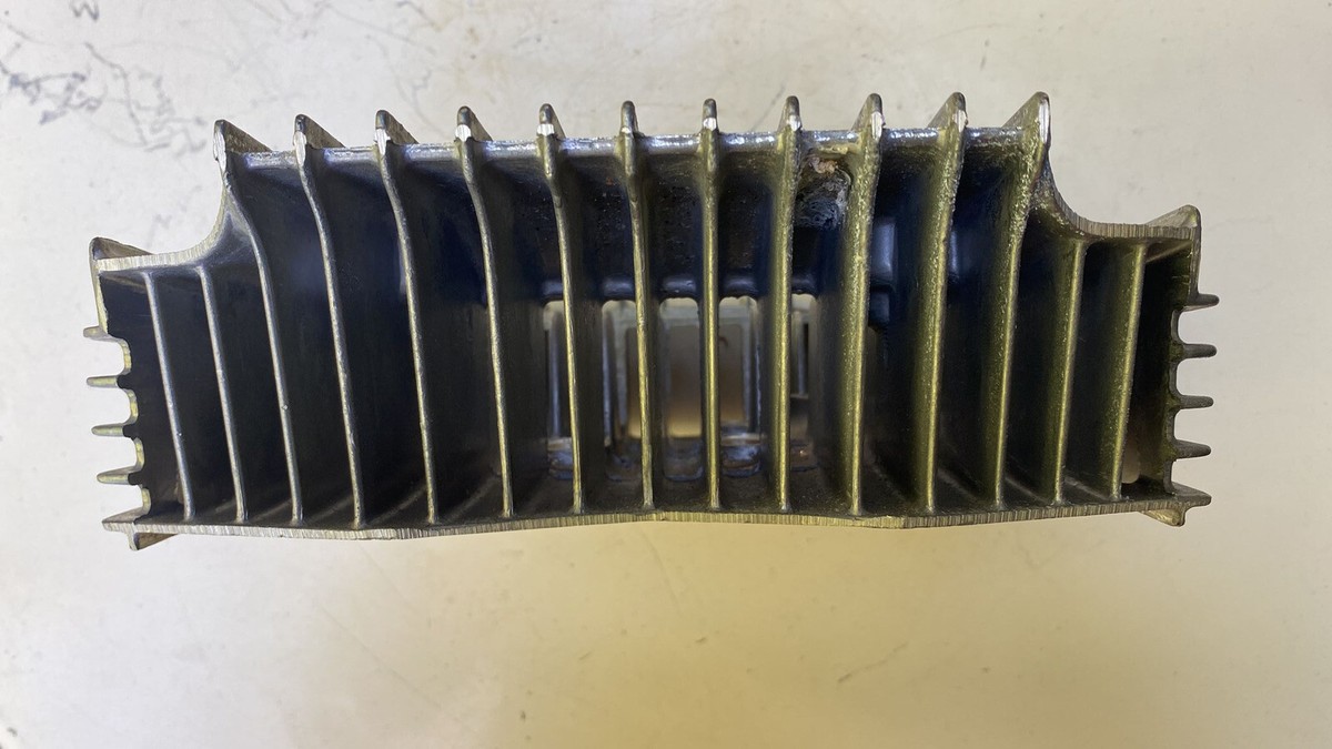 SUZUKI GT185 GT 185 1976 1977 1978 1979 Cylinder head 11111-36100