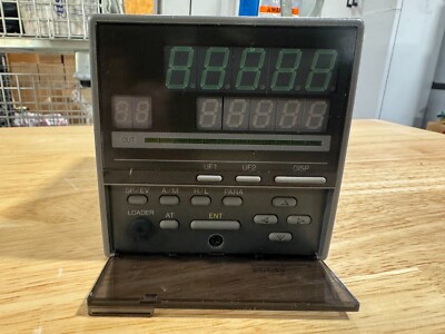 YAMATAKE SDC-40 DIGITAL INDICATING CONTROLLER SDC40
