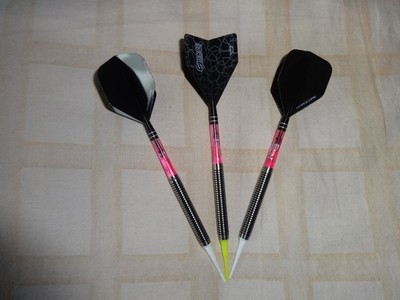 Red Dragon Dartspfeile, 3erSet mit Etui, 90% Tungsten, gebraucht sehr gut
