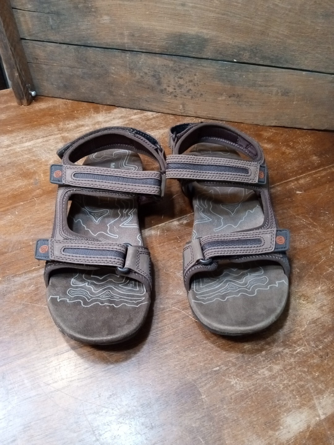 Sandali Merrell Dark Earth da uomo 1 cinturino alla caviglia marrone sportivo