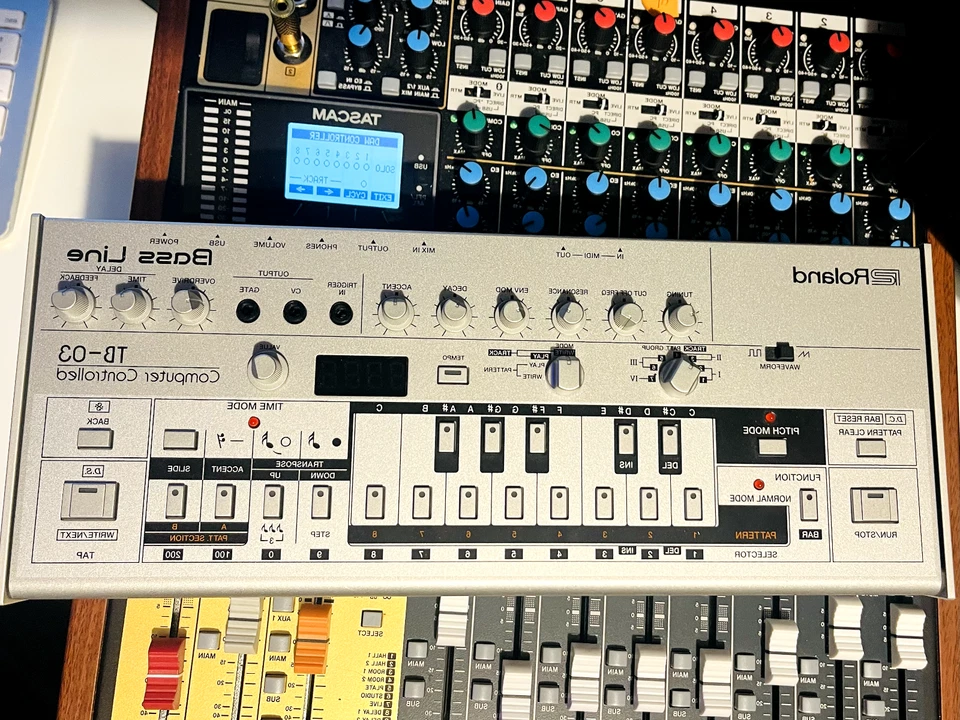 Roland TB-03 Boutique Bass Line Battery Powered Bass Line Synth - Image 3 of 3