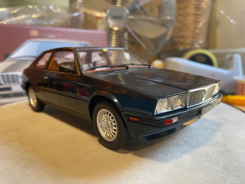 MASERATI 2.0 BiTurbo 1982-1983 in dark aquamarine blue - LaudoRacing 1:18 - Imagen 3 de 21