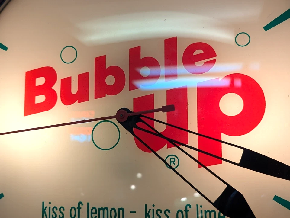 Original 1961 Pam Clock Co. "Bubble Up" Soda Light Up Glass Wall Clock - Works - Image 4 of 4