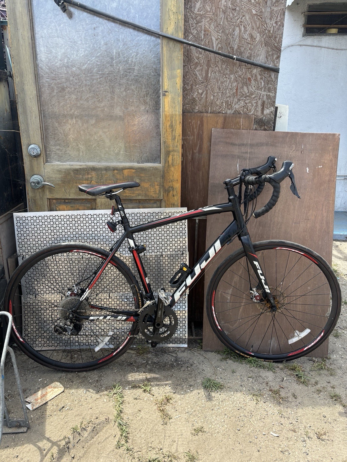 (Used) 22-Speed Black And Red Fuji Sportif With a2 Butted SL Aluminum (500.00 USD)