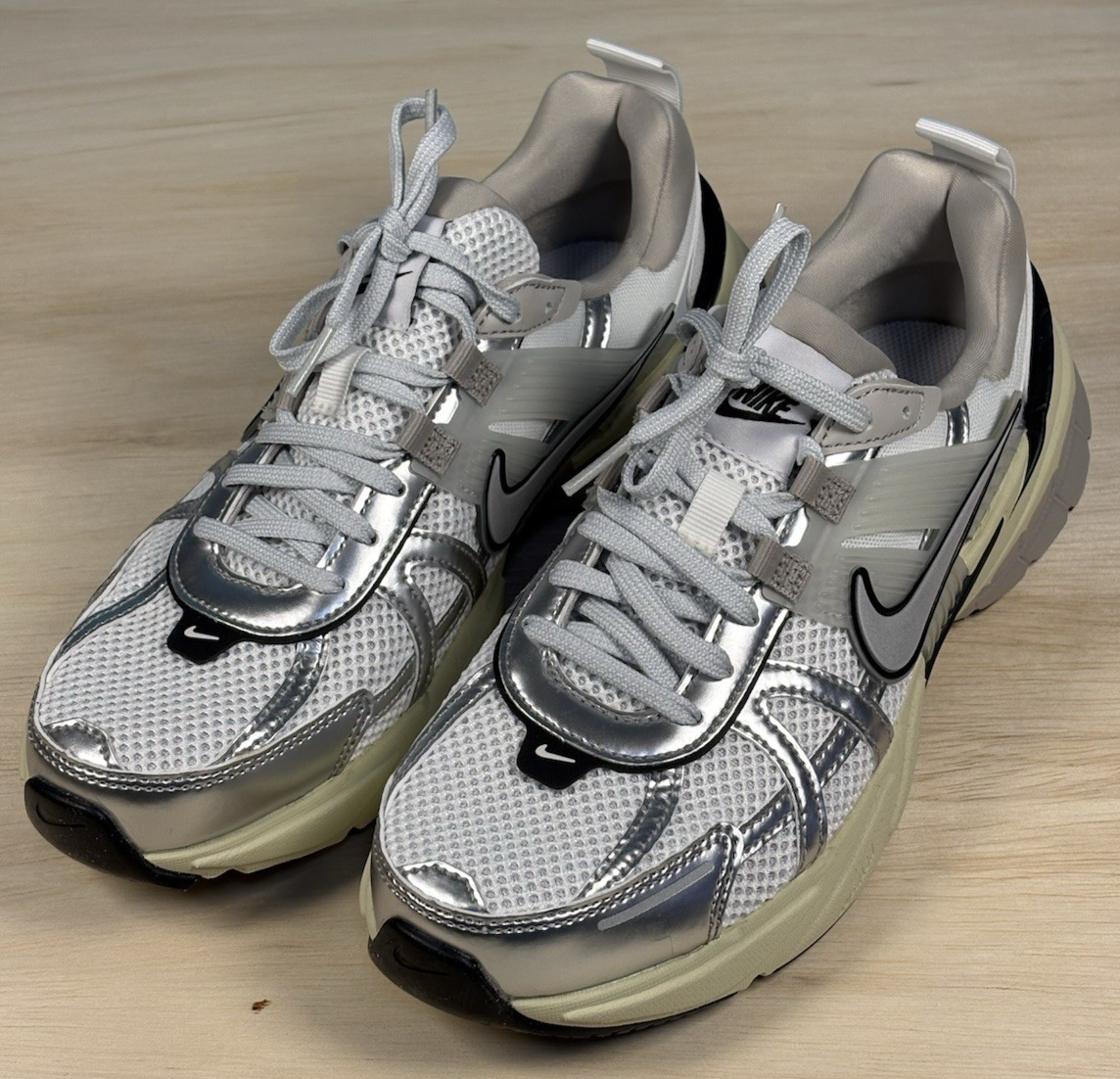 Nike V2K Run Women's 8.5 NEW Summit White Metallic Silver FD0736