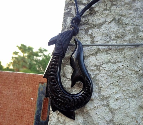 Großer Maori Drache Fisch Haken Anhänger Halskette schwarz Horn handgeschnitzt schwere Kordel - Bild 3 von 4