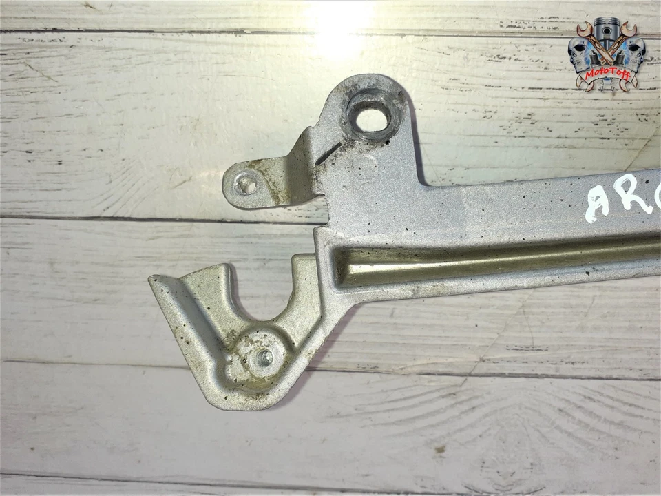 SUPPORT CALE PIED ARRIERE GAUCHE TRIUMPH 955i SPRINT de 1999 à 2004 - réf : 71 - Photo 3/4