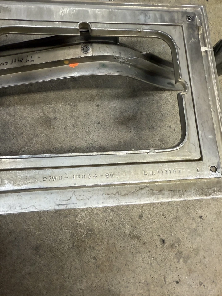 Par de bisel de faros Mercury Cougar 1977-1979 izquierda y derecha Foto 4 de 4