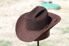 Resistol BR 17.5 Beaver Size 7. Chocolate. Red Liner. 3.5” Brim. 5” Crown