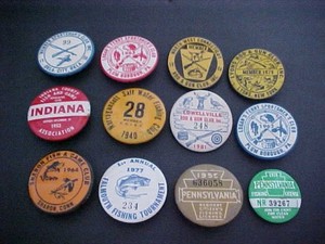 12 VINTAGE METAL FISHING BADGES