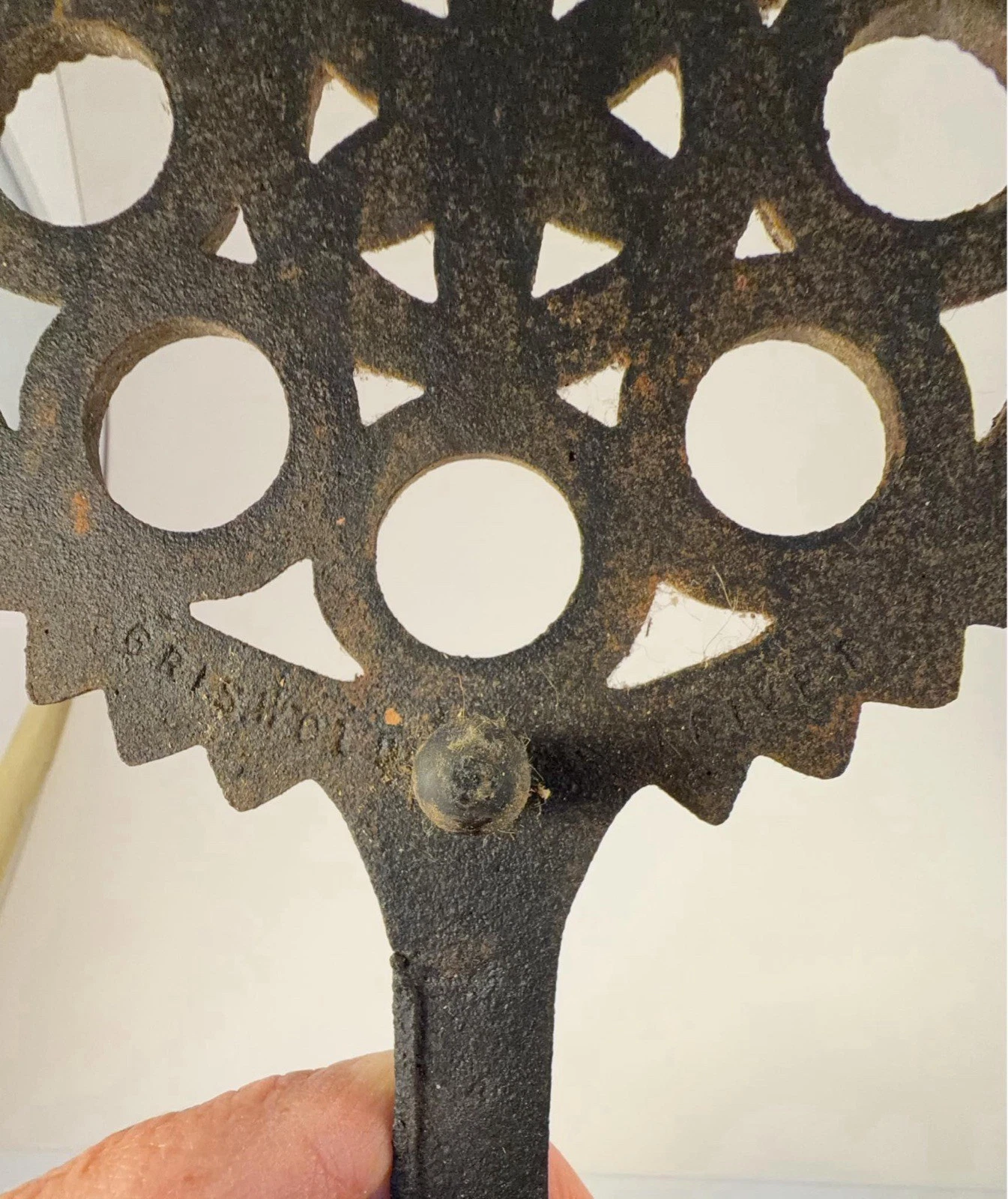 Griswold Unmarked Cast Iron Circle & Star Trivet Black w/ Handle - product detail image 2