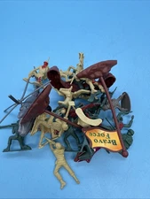 Lot of  Vintage Marx Timmee Army men US WWII Toy Soldiers Plastic 4" To 6" E9