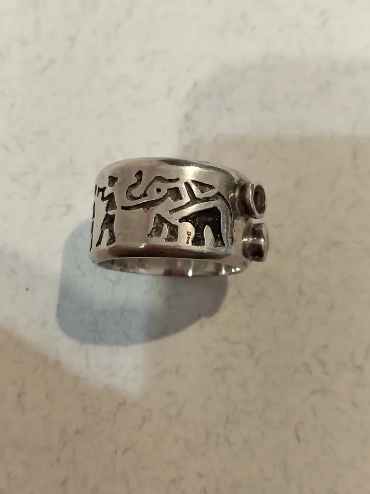 Anello a fascia in argento 925 e due pietre granati - Ottimo!  - Immagine 3 di 4