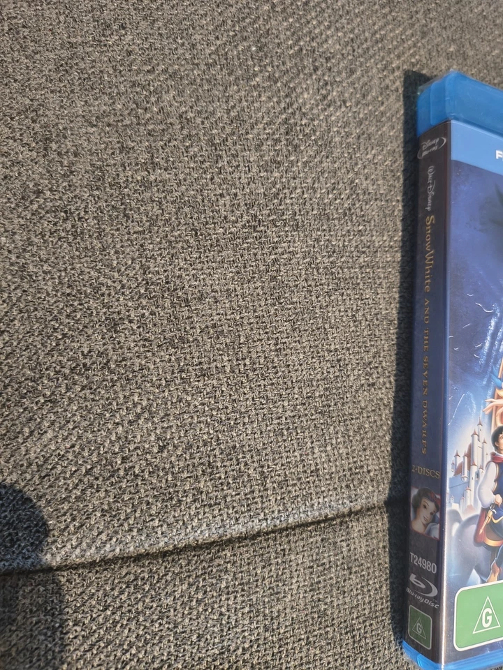 Snow White and the Seven Dwarfs Blu-ray Reg B New - Image 3 of 3