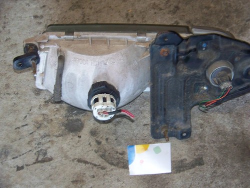 1998 Chevrolet Chevy Tracker Passenger Right Headlight Turn Signal W/ Bracket - Picture 5 of 6