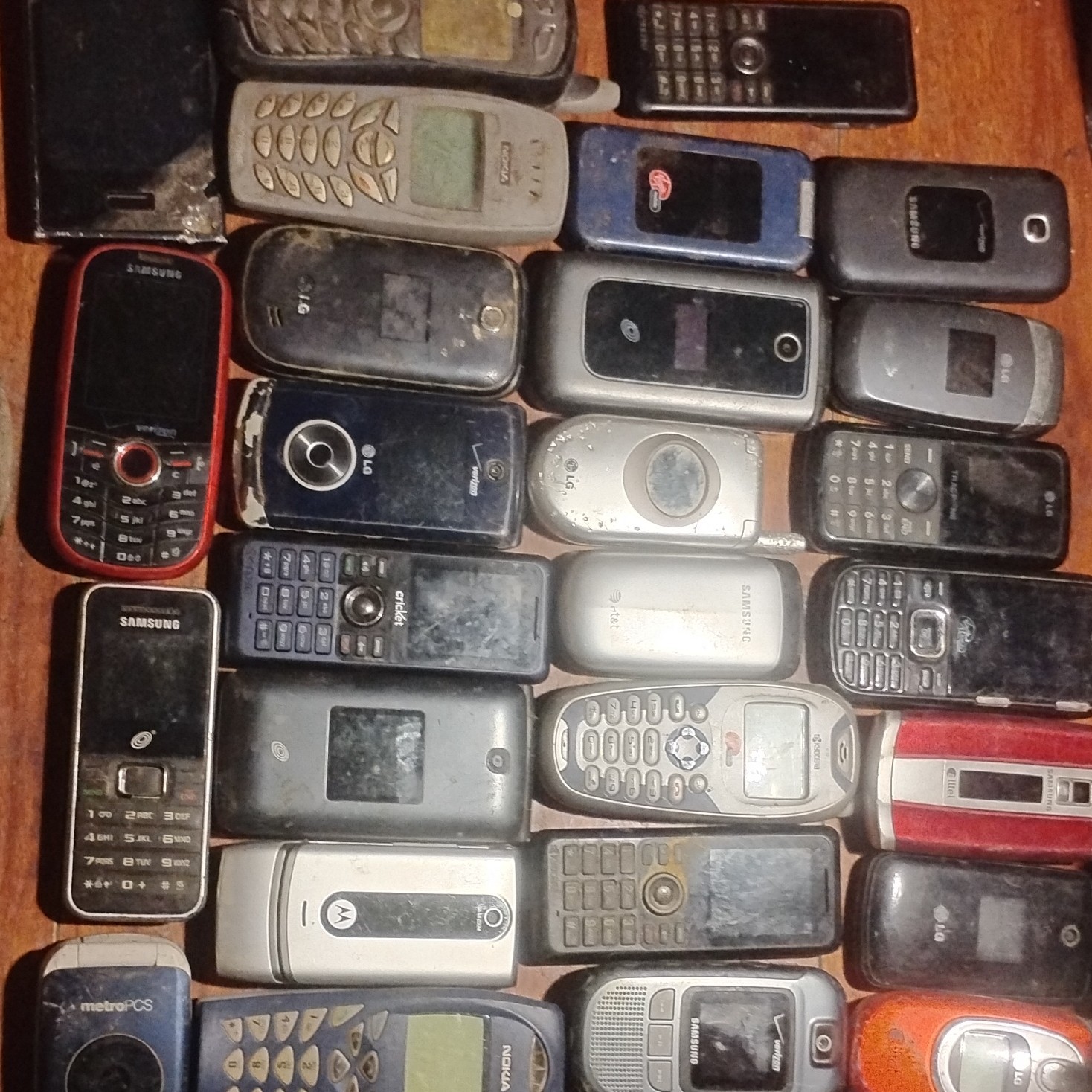 30 scrap cell phones ,parts recycle,