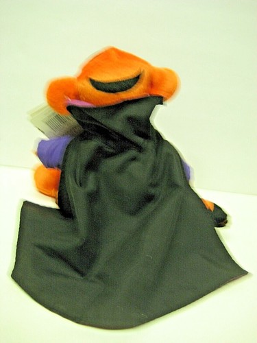 Disney Parks Halloween Dracula TIGGER Bean Bag Plush 1999 Vintage NEW NWT - Picture 2 of 3