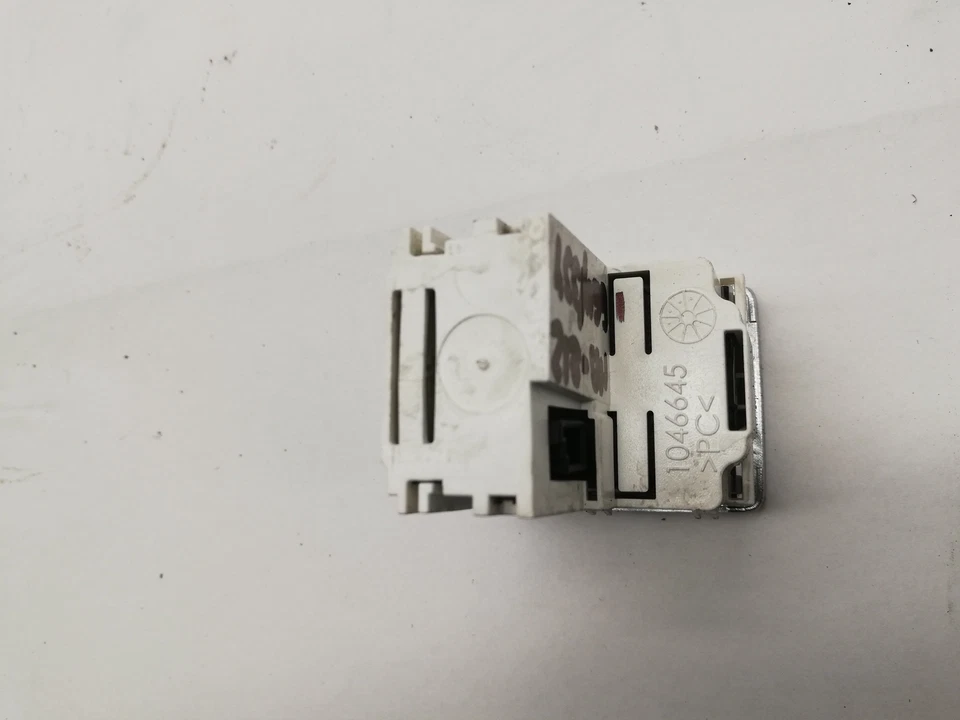 MERCEDES-BENZ E T-Model S212 e 250 CDI Interior Clock a2188270000 150kw 2009 - Image 3 of 4