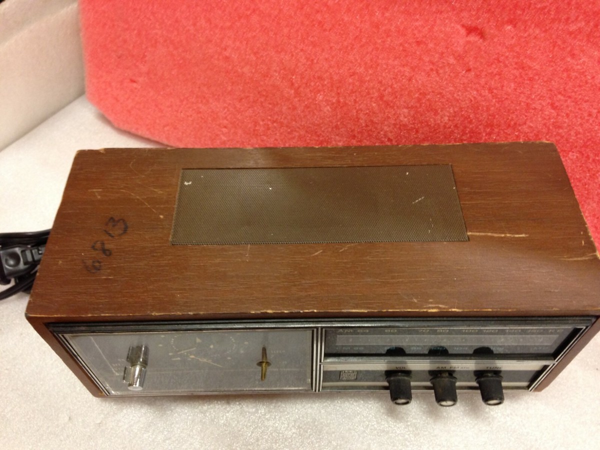 VINTAGE Magnavox Solid State Table Top Radio AM/FM Wood VINTAGE Magnavox Solid State Table Top Radio AM/FM Wood