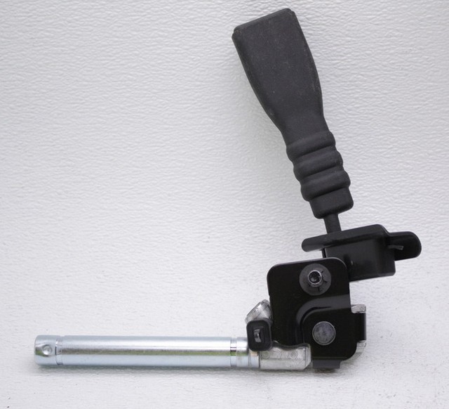 OEM Hyundai Sonata Right Front Buckel, Anchor End & Pretensioner 88841