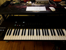 Native Instruments KOMPLETE KONTROL A49 Keyboard