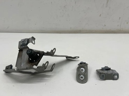 BMW 6 Gran Coupe F06 Kotflügelhalter vorne links 3.00 Diesel 2016 33898289