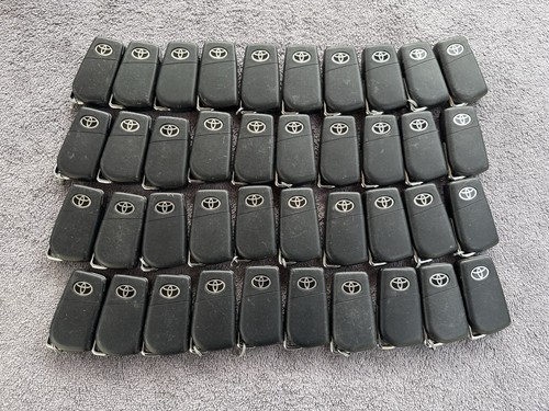 LOT OF 40 OEM TOYOTA Flip Key Fob remote KEY FOB LOT HYQ12BGF OEM - Picture 4 of 6