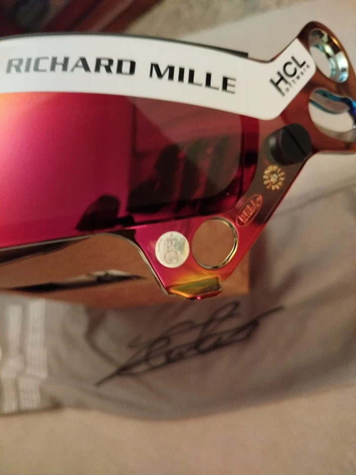 Visiera Leclerc 2025 con autografo - Ferrari  - F1 - Immagine 3 di 3