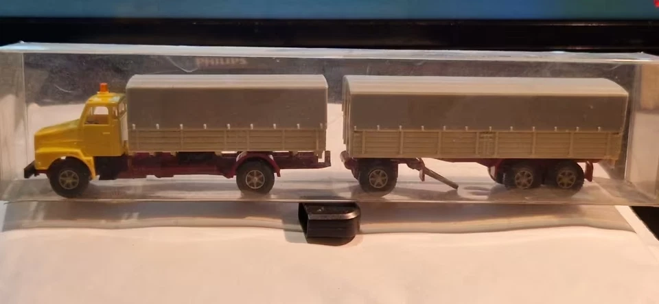 Wiking Modellbau Volvo Kofferhängerzug