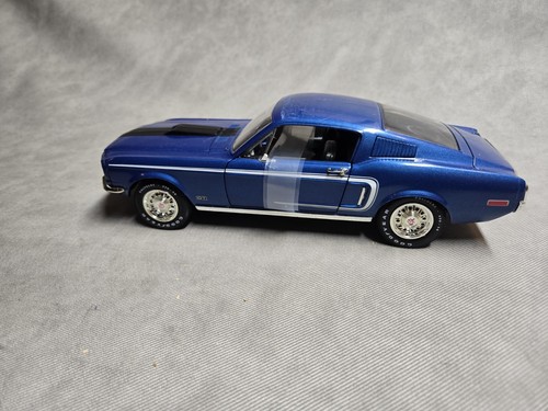 ERTL AMERICAN MUSCLE 1962 CATALINA SUPER DUTY LIMITED EDITION 1/64 Diecast Car e ERTL AMERICAN MUSCLE 1962 CATALINA SUPER DUTY LIMITED EDITION 1/64 Diecast Car e