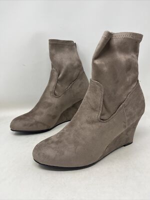 Chinese Laundry Women s Upscale Wedge Boot, Grey Suedette, Size 11 M US