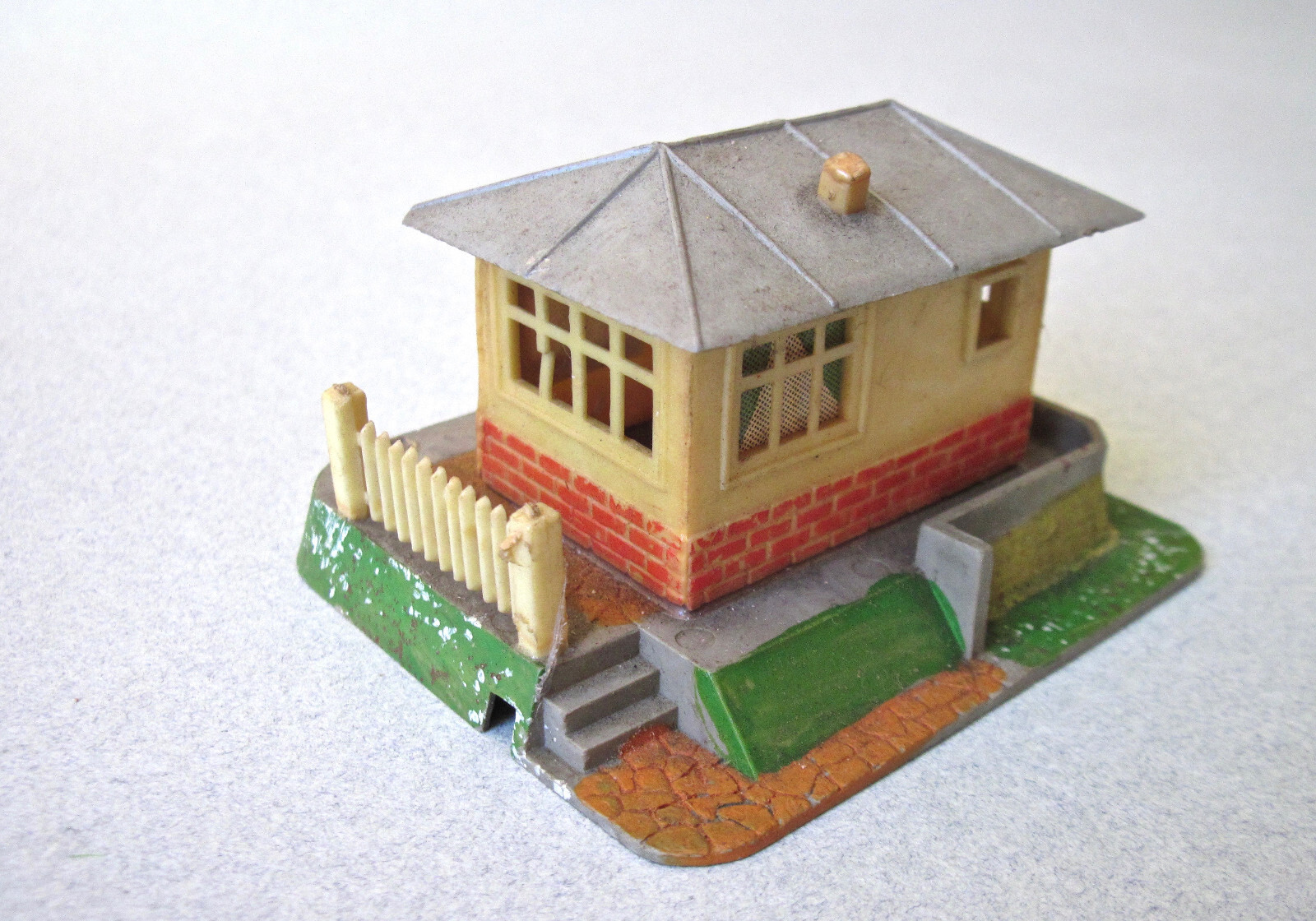 HO Model railway buildings Airfix / Faller Bundle / lot 8 buildings