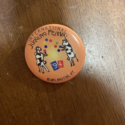 International Juggling Festival pin badge Vintage  1994Burlington Vermont Clown - Picture 2 of 4