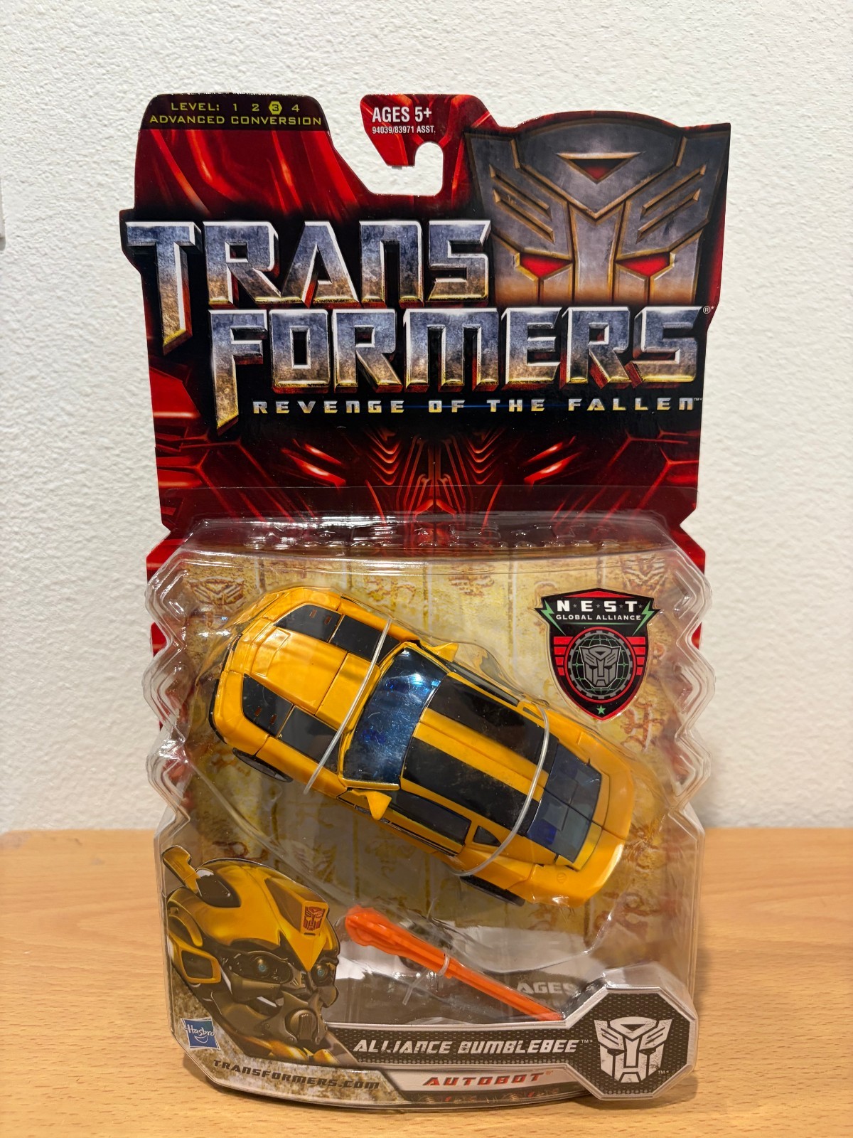 NEW 2009 TRANSFORMERS REVENGE of the FALLEN ALLIANCE BUMBLEBEE AUTOBOT CAR NEST