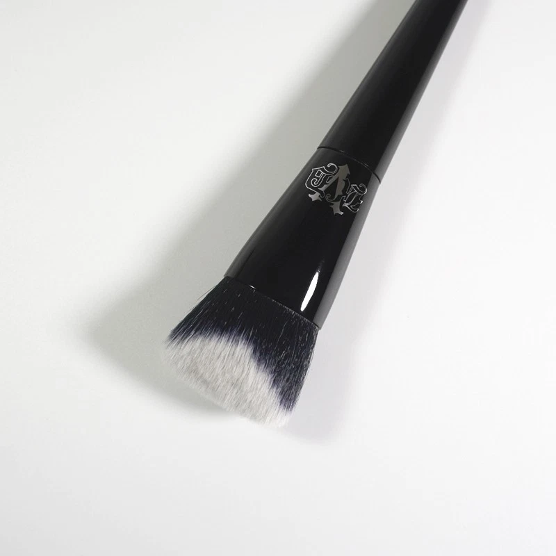 Cepillo base Kat Von D #10 Lock-It Edge KVD Vegan Beauty Blender Brush Foto 3 de 4
