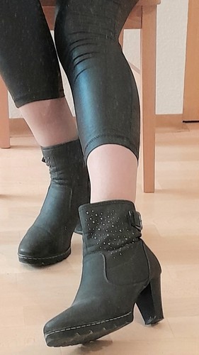 Schwarz-graue Kunstleder 👢 Stiefeletten, 8 cm Absatz, Gr. 42 passt bis Gr. 43 - Bild 9 von 24