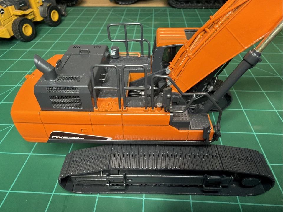 Rare!! Doosan DX530LC Hydraulic Excavator 1/50 Scale Model - Image 3 of 4