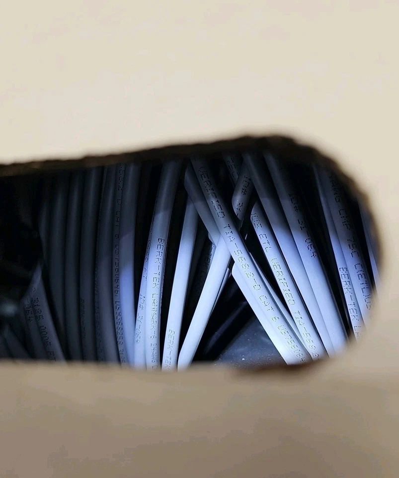 Cableado de datos con clasificación de fuego Berk-Tek Lanmark 6 DRAK GRIS CAT6 PLENUM/CMP - 1000 ft Foto 4 de 4