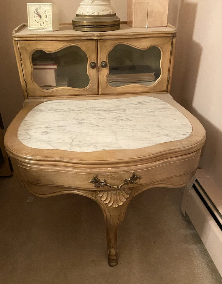 Dormitorio king size vintage de inspiración francesa de 5 piezas Foto 3 de 4