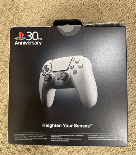 PS5 Digital Slim 30th Anniversary Edition Bundle mit Disc Laufwerk & 30th DualSense - Bild 3 von 15