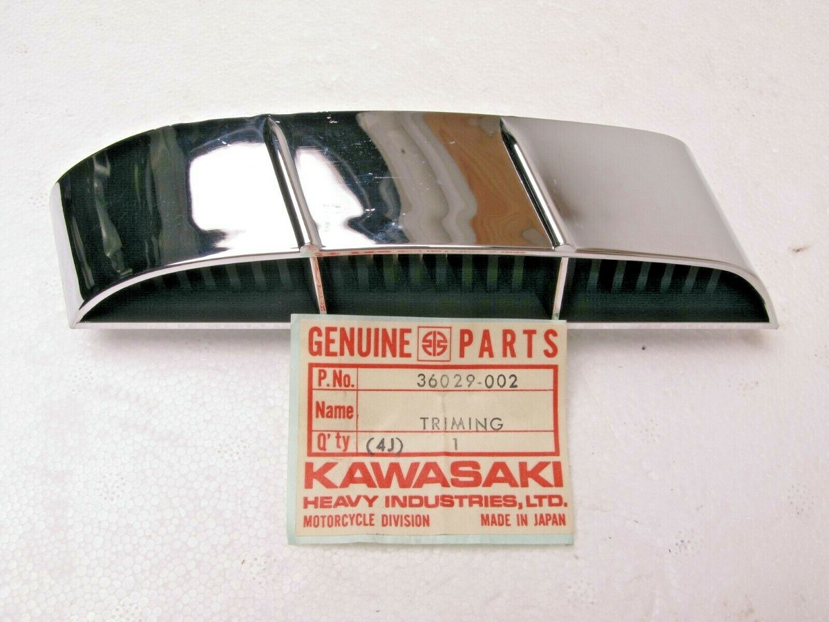 OEM Kawasaki 36029-002 TRIMING SIDE COV Right Cover Trim KZ400 NOS